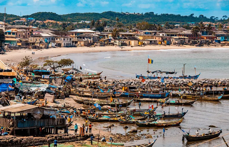Boats coming in from fishing, Elmina