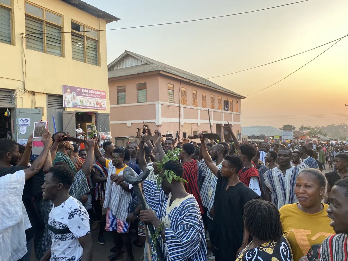 A crowd celebrating Ohum in front of a two-storey building